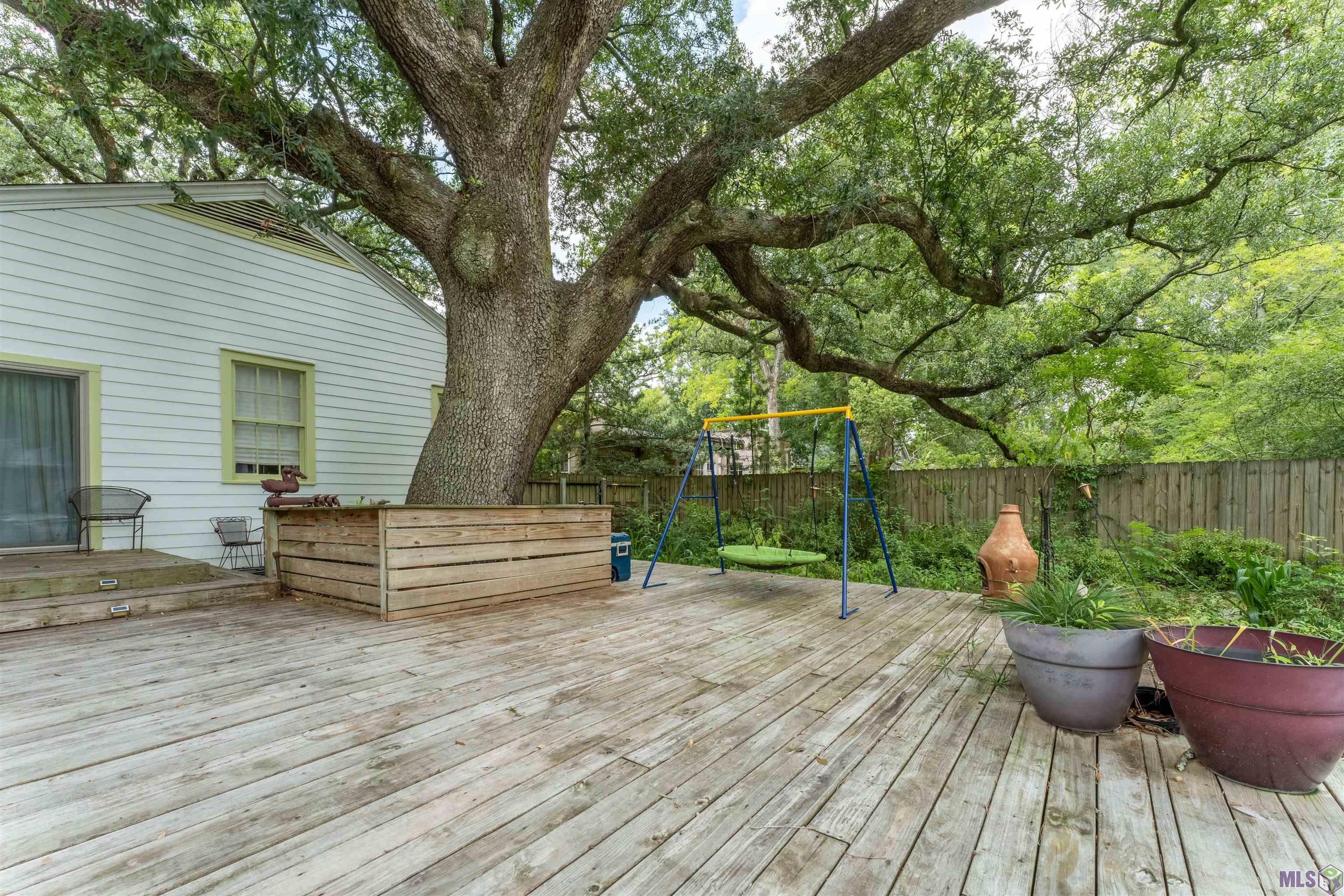 1904 Stanford Avenue Baton Rouge, LA 70808 - Photo 27 of 31 Large deck for entertaining!