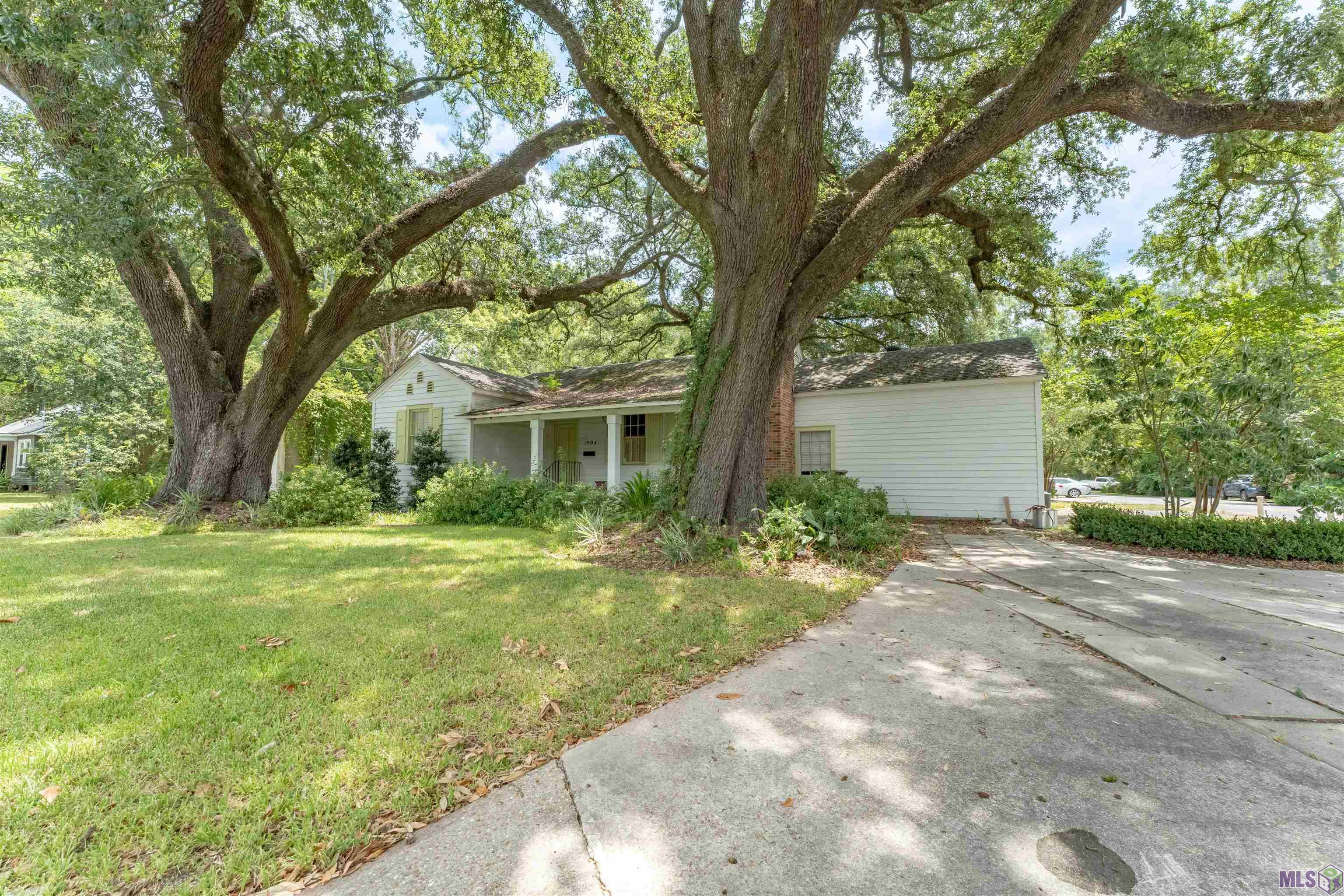 1904 Stanford Avenue Baton Rouge, LA 70808 - Photo 30 of 31 Front of house with extra parking