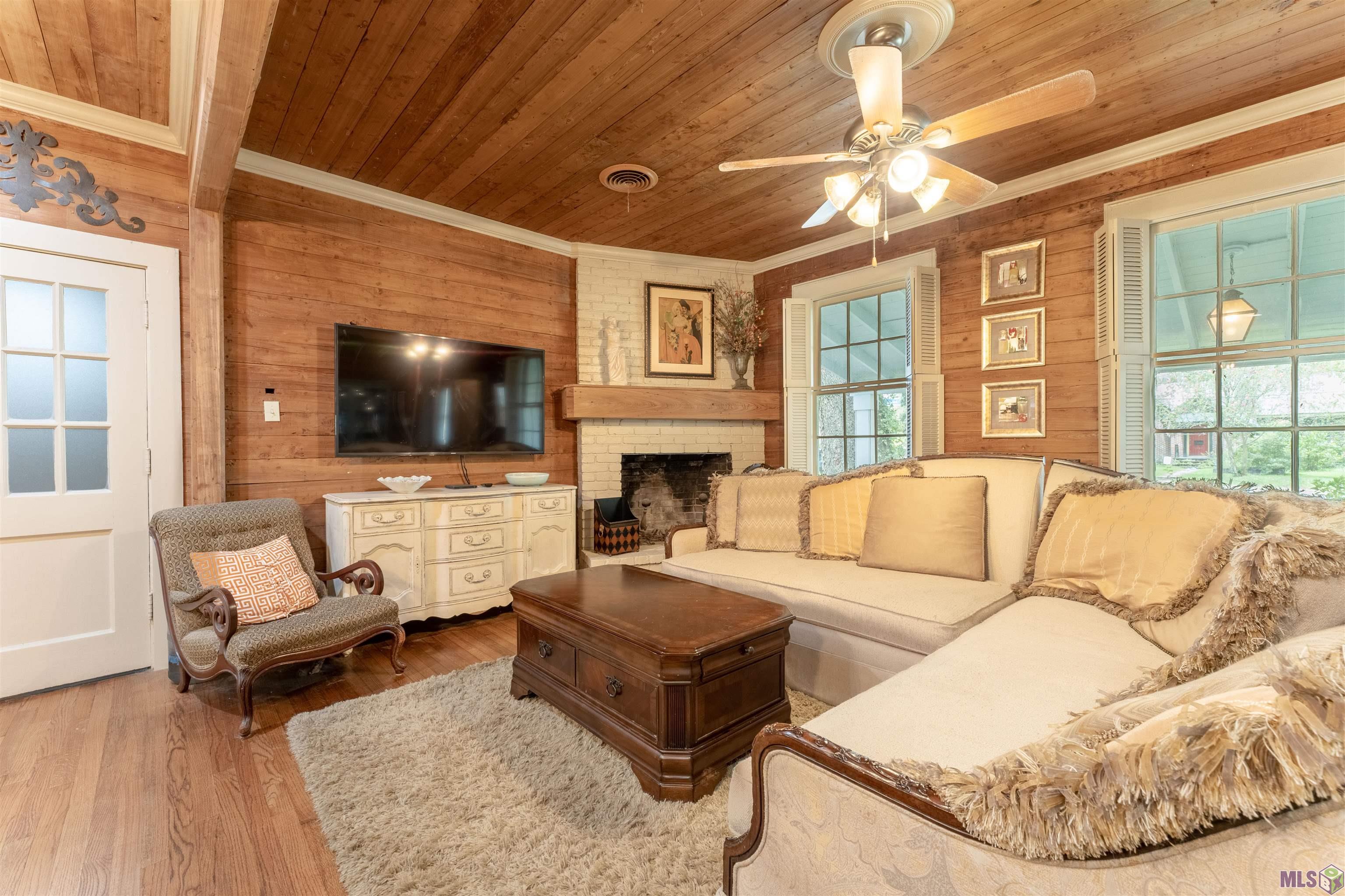 1904 Stanford Avenue Baton Rouge, LA 70808 - Photo 4 of 31 Nice and cozy with wood burning fireplace