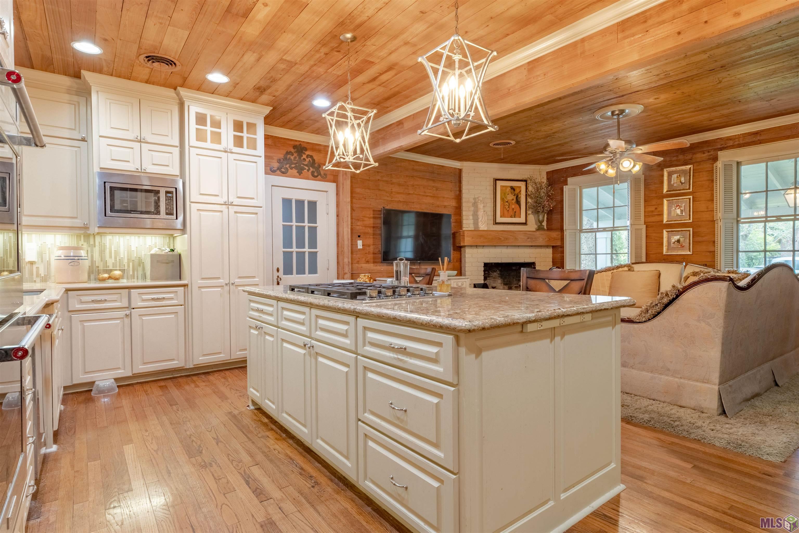 1904 Stanford Avenue Baton Rouge, LA 70808 - Photo 6 of 31 Huge island with gas cooktop