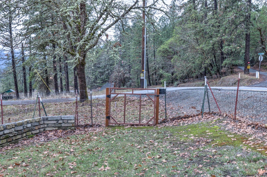 2749 Robertson Bridge Road Grants Pass, OR 97526 - Photo 20 of 59 2749RobertsonBr-20