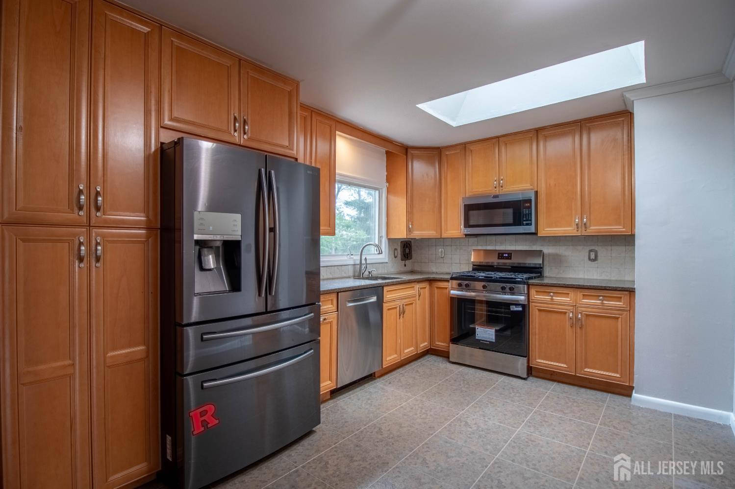 29 Tompkins Road East Brunswick, NJ 08816 - Photo 5 of 29 Gallery Image 5