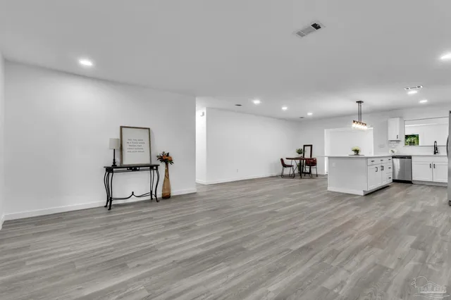 $325,000 | 4044 Elmcrest Drive, Pensacola, FL 32504