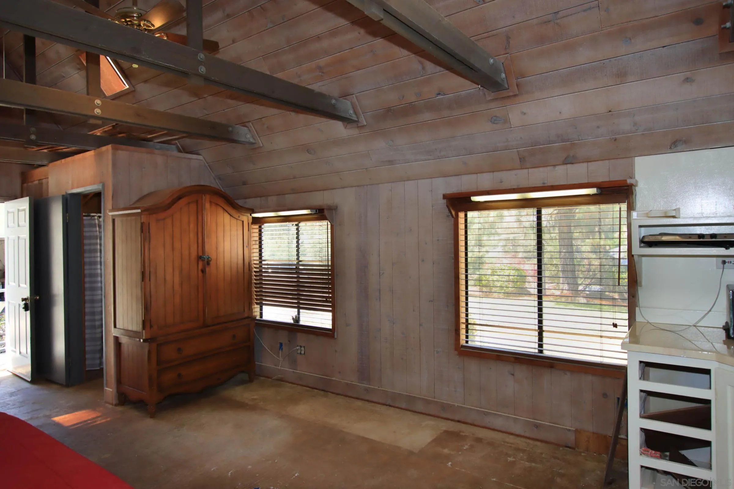 625 South Grade Road Alpine, CA 91901 - Photo 39 of 42 a view of a hallway with windows