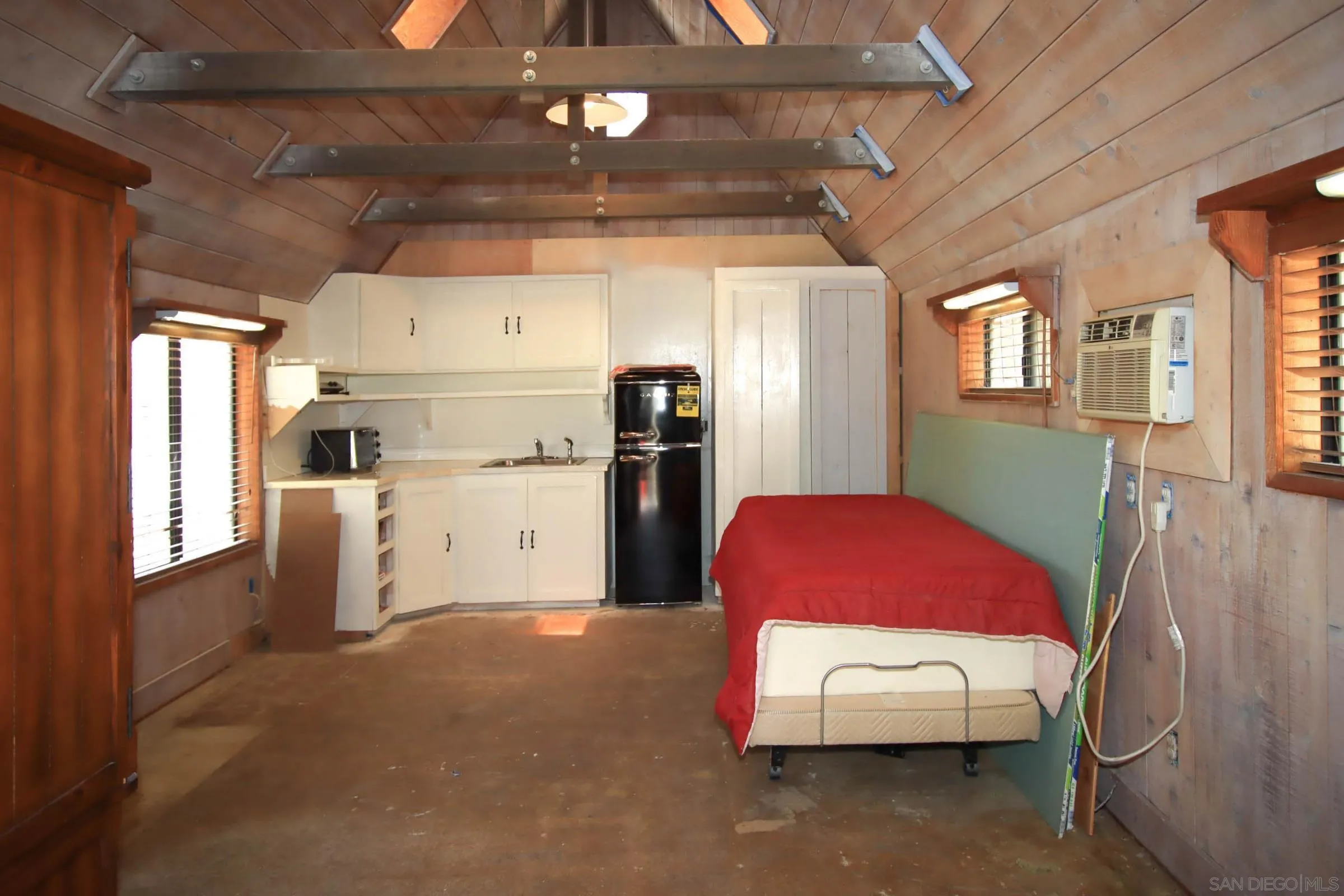 625 South Grade Road Alpine, CA 91901 - Photo 41 of 42 a room with furniture and a chandelier