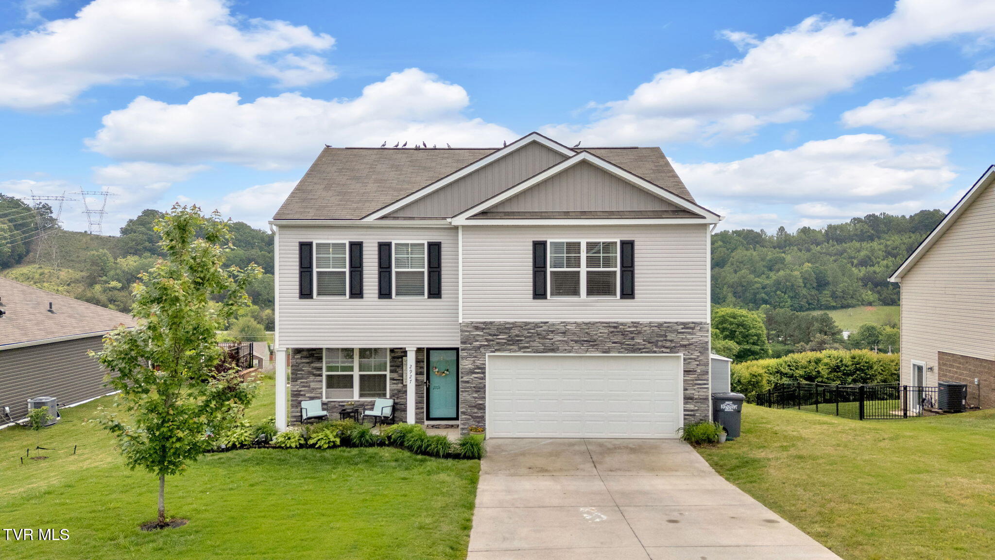 2927 Southbridge Road Kingsport, TN 37664 - Photo 1 of 40 1-web-or-mls-DJI_20250508122141_0069_D