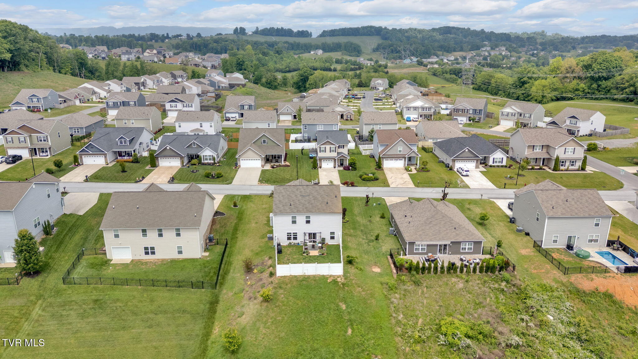 2927 Southbridge Road Kingsport, TN 37664 - Photo 6 of 40 5-web-or-mls-DJI_20250508122316_0089_D