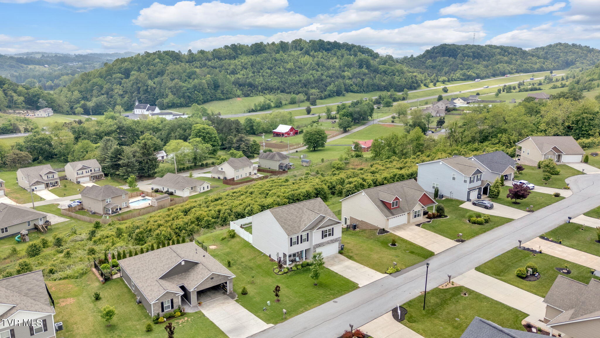 2927 Southbridge Road Kingsport, TN 37664 - Photo 7 of 40 6-web-or-mls-DJI_20250508122334_0094_D