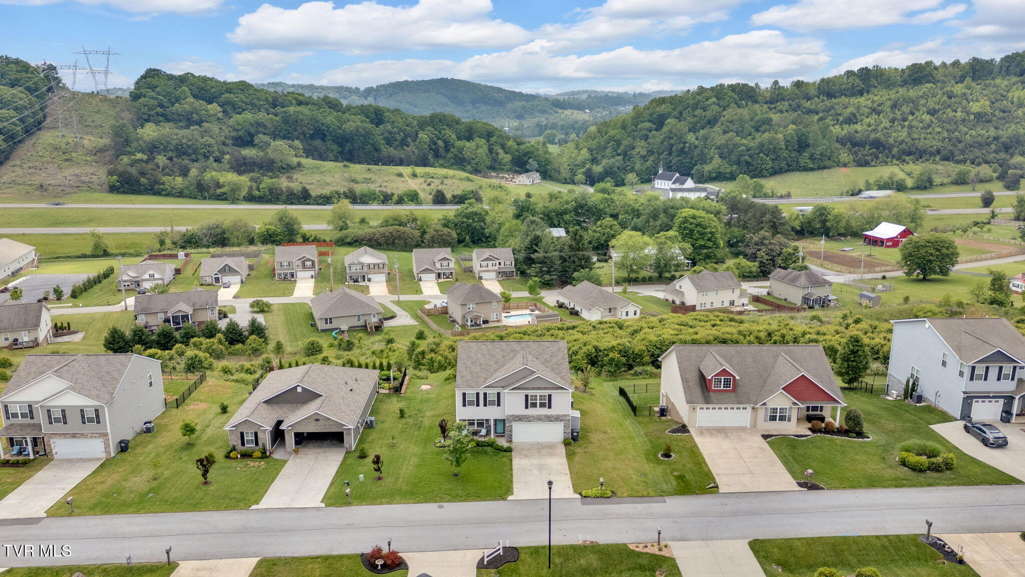 2927 Southbridge Road Kingsport, TN 37664 - Photo 8 of 40 7-web-or-mls-DJI_20250508122353_0099_D