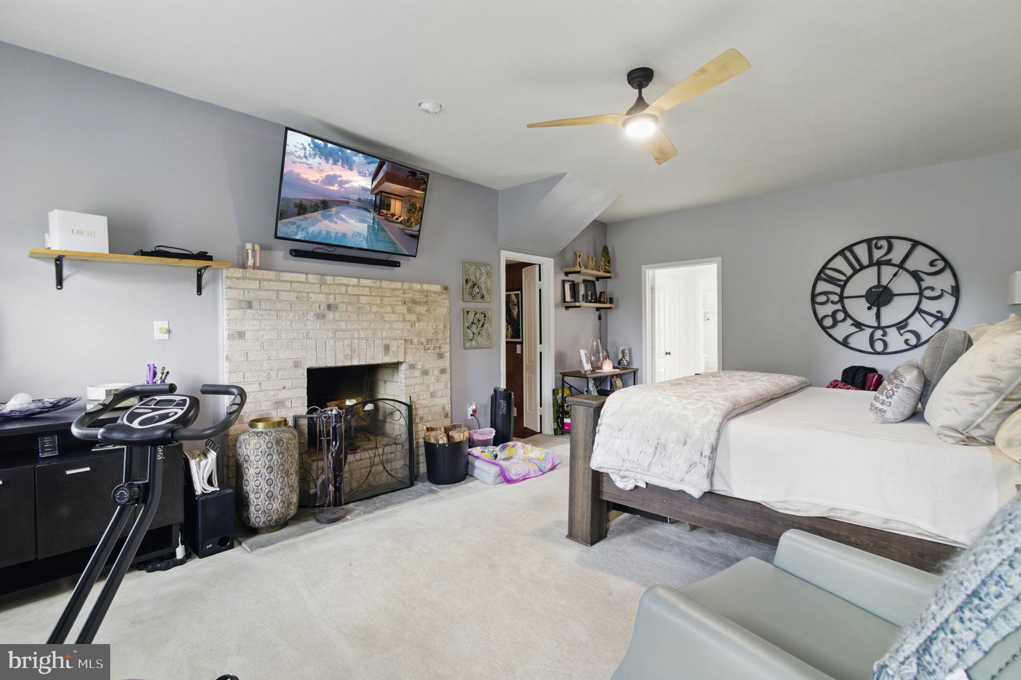 75 West Bay Front Road Lothian, MD 20711 - Photo 35 of 89 Spacious Owner's Suite w/ Fireplace