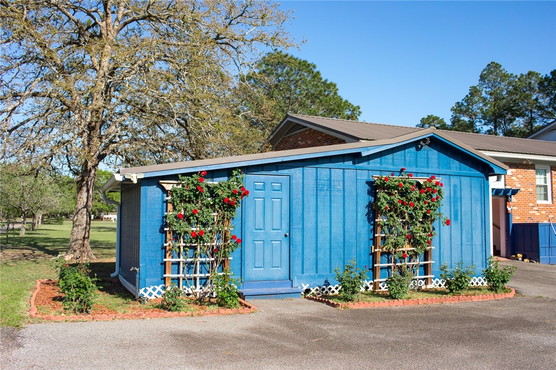 2110 Ware Street Blackshear, GA 31516 - Photo 7 of 57