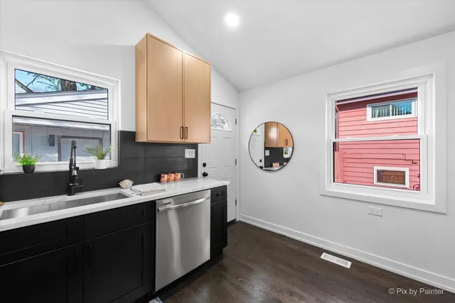 $415,000 | 600 North Iowa Avenue, Villa Park, IL 60181