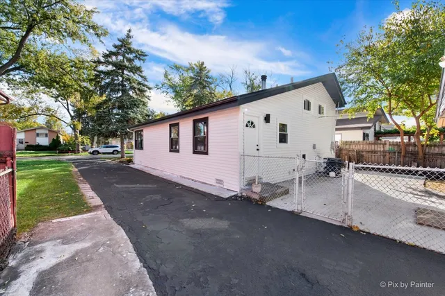 $415,000 | 600 North Iowa Avenue, Villa Park, IL 60181