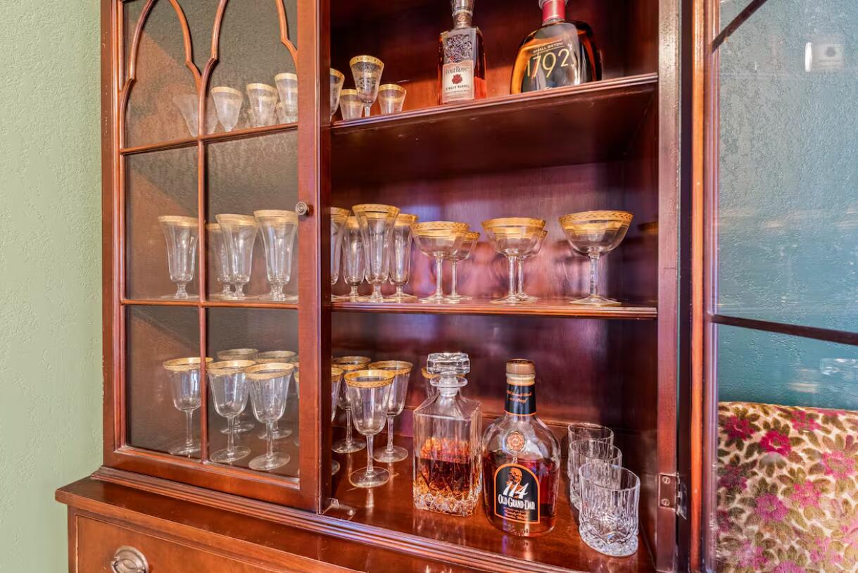 2853 South Ellen Street Milwaukee, WI 53207 - Photo 11 of 27 Furnished Options Available!