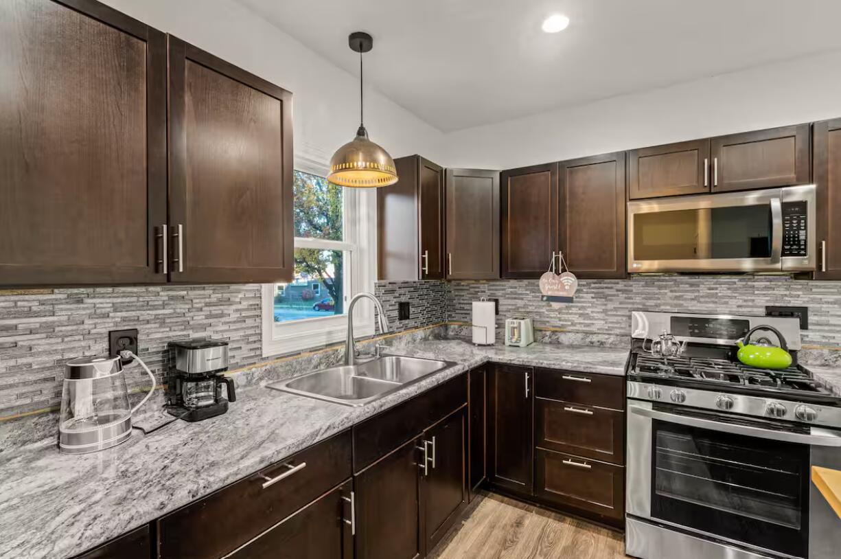 2853 South Ellen Street Milwaukee, WI 53207 - Photo 2 of 27 Gorgeous Kitchen