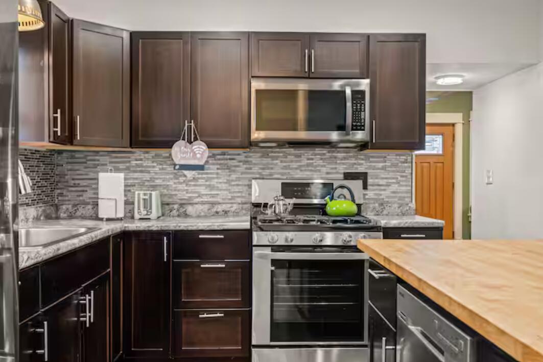 2853 South Ellen Street Milwaukee, WI 53207 - Photo 4 of 27 Sleek Stainless Steel Appliances