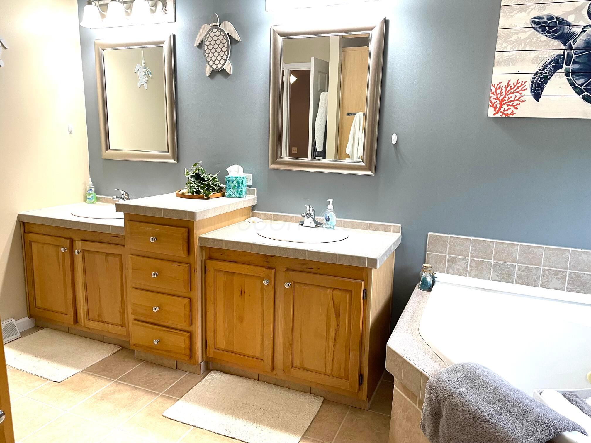 16282 Cox Road Logan, OH 43138 - Photo 19 of 40 Master Bath