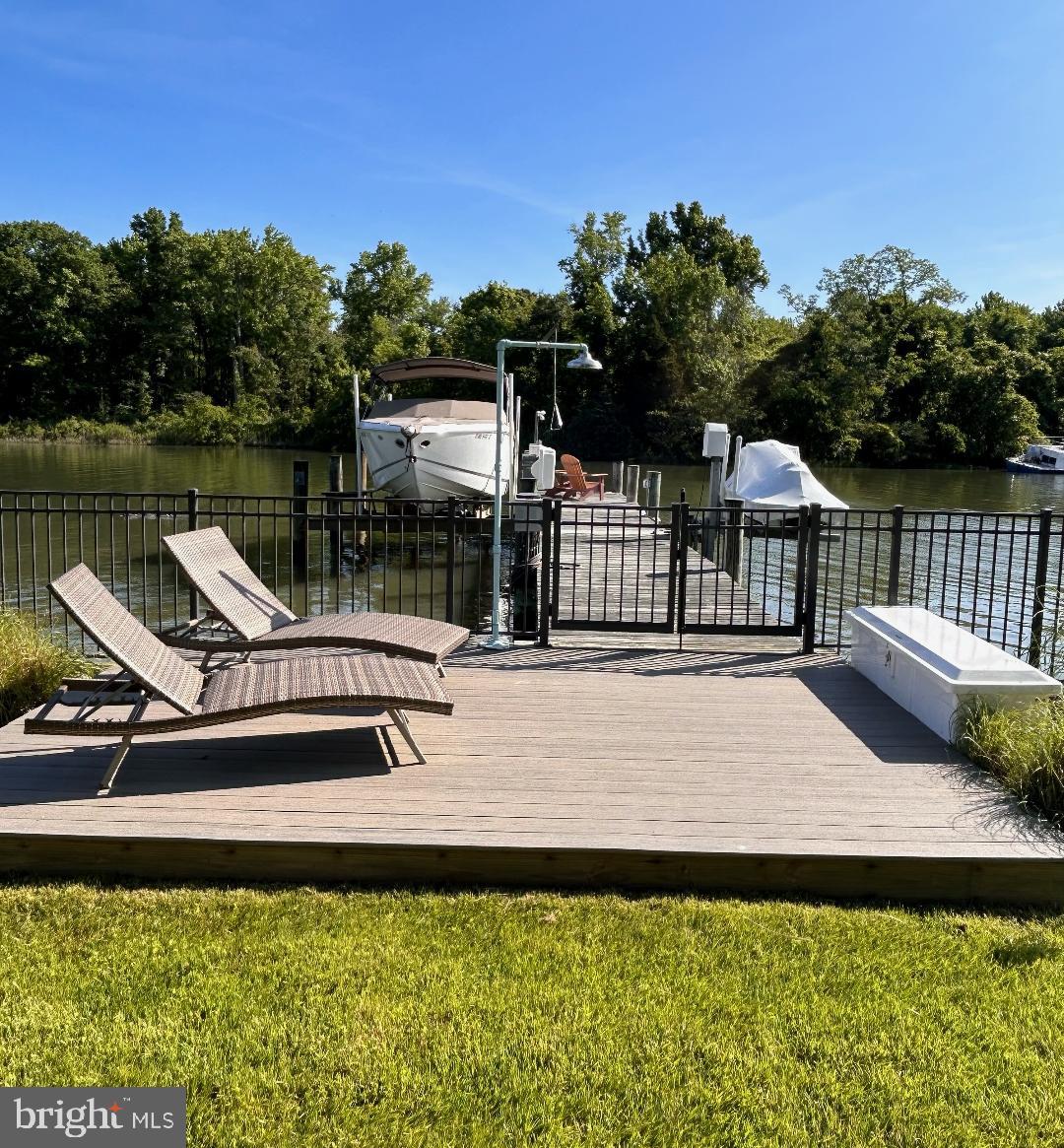 3617 Branhum Road Edgewater, MD 21037 - Photo 7 of 55 50' of frontage w/ a sun deck & outdoor shower