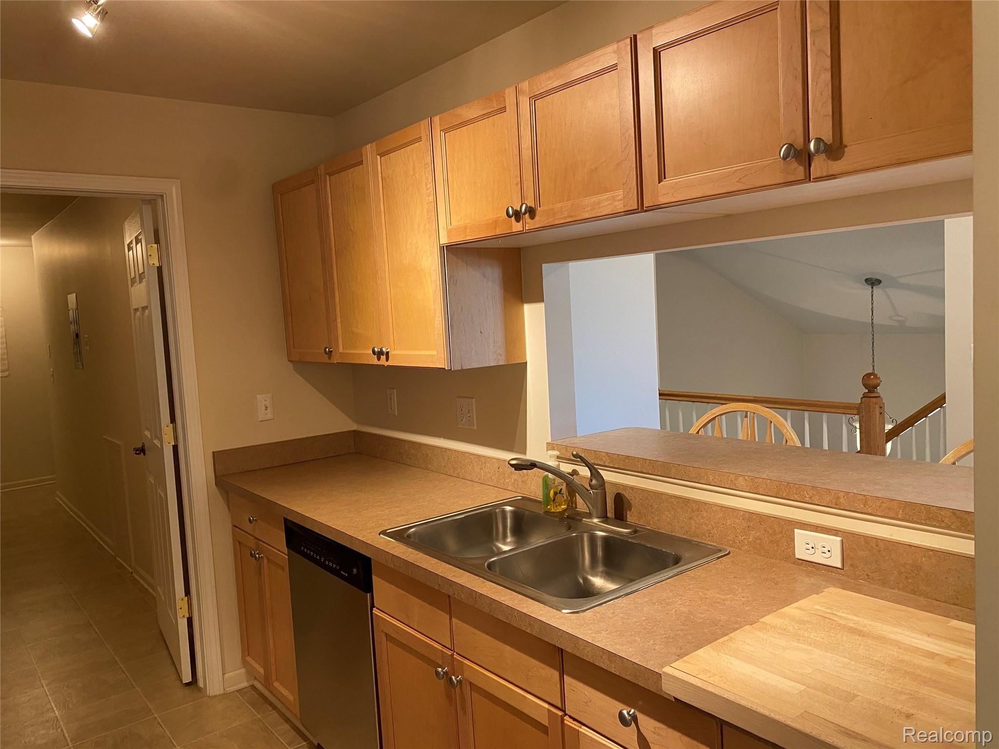 5297 Brookemonte Circle Rochester, MI 48306 - Photo 18 of 35 BMC Kit2.jpg