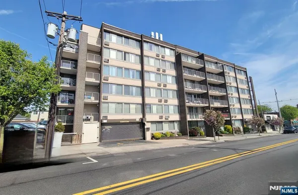 $2,350 | 515 Anderson Avenue, Unit 6A, Cliffside Park, NJ 07010