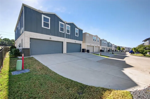 $299,900 | 7696 Resting Mews, North Richland Hills, TX 76182