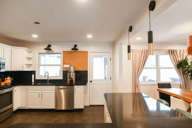 $949,000 | 201 Crescent Beach Drive, Burlington, VT 05408