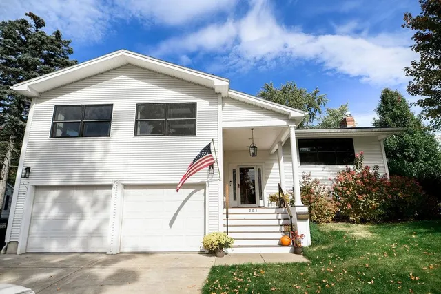 $949,000 | 201 Crescent Beach Drive, Burlington, VT 05408