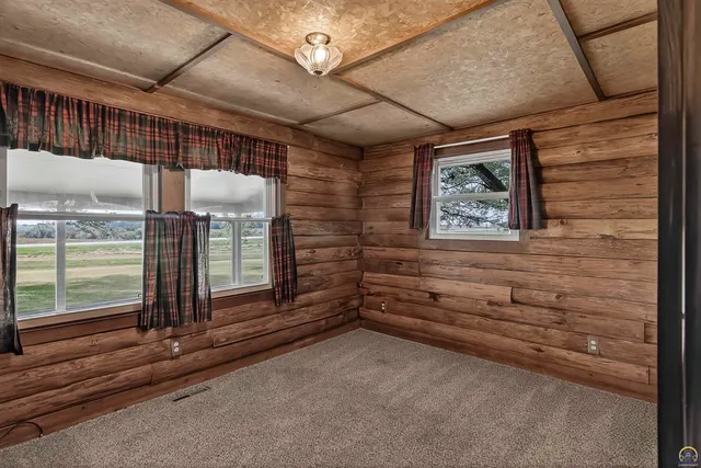 $385,000 | 1760 West K-31 Highway, Lyndon, KS 66451