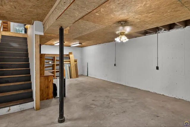 $385,000 | 1760 West K-31 Highway, Lyndon, KS 66451