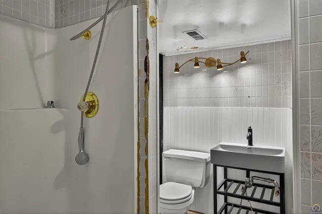 $385,000 | 1760 West K-31 Highway, Lyndon, KS 66451