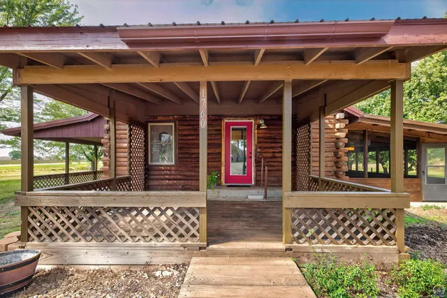 $385,000 | 1760 West K-31 Highway, Lyndon, KS 66451