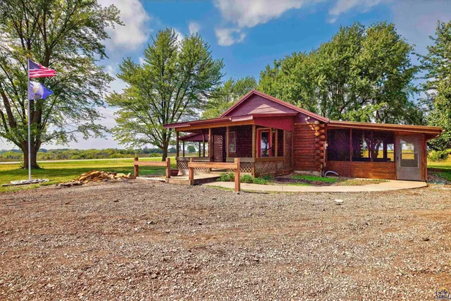 $385,000 | 1760 West K-31 Highway, Lyndon, KS 66451