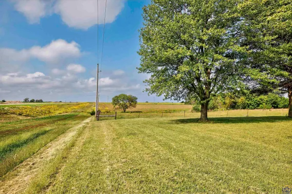$385,000 | 1760 West K-31 Highway, Lyndon, KS 66451