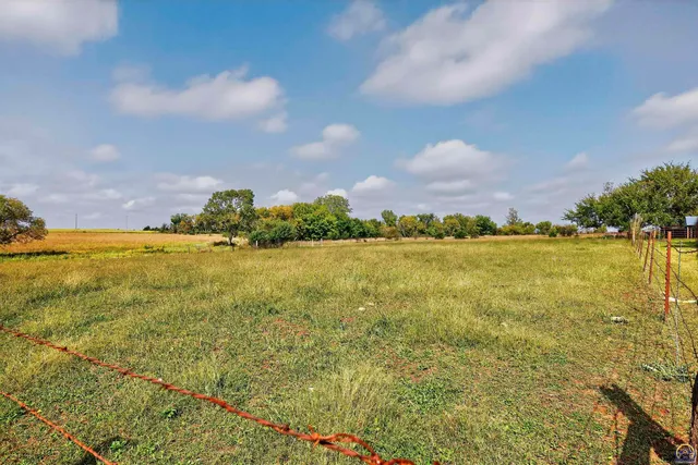 $385,000 | 1760 West K-31 Highway, Lyndon, KS 66451