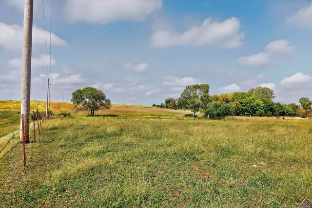 $385,000 | 1760 West K-31 Highway, Lyndon, KS 66451