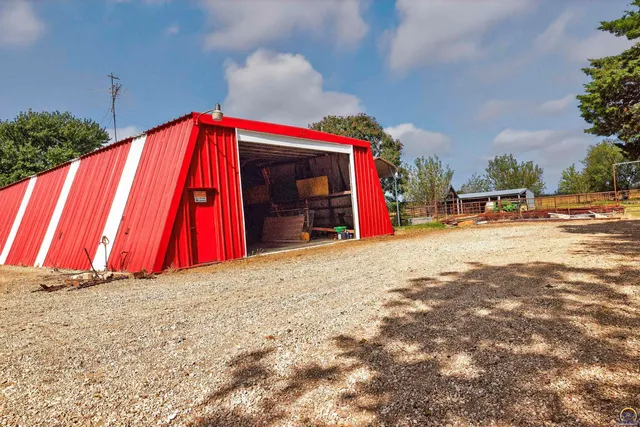 $385,000 | 1760 West K-31 Highway, Lyndon, KS 66451