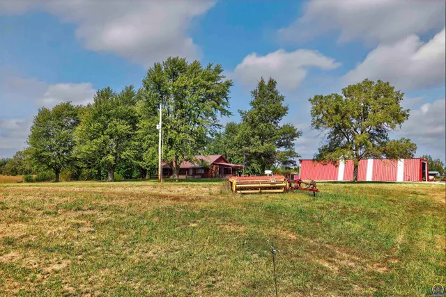 $385,000 | 1760 West K-31 Highway, Lyndon, KS 66451