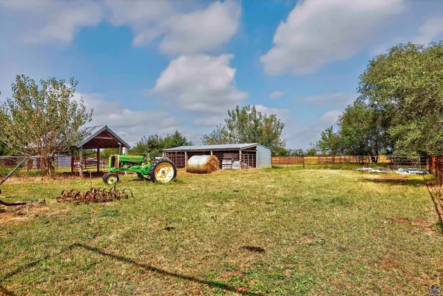 $385,000 | 1760 West K-31 Highway, Lyndon, KS 66451