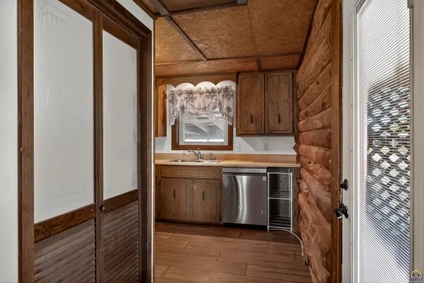 $385,000 | 1760 West K-31 Highway, Lyndon, KS 66451
