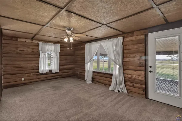 $385,000 | 1760 West K-31 Highway, Lyndon, KS 66451