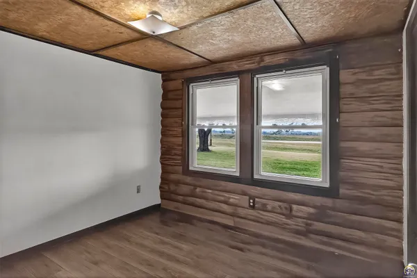 $385,000 | 1760 West K-31 Highway, Lyndon, KS 66451