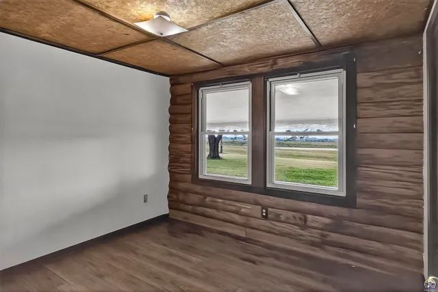 $385,000 | 1760 West K-31 Highway, Lyndon, KS 66451