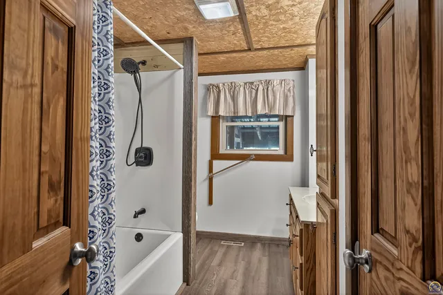 $385,000 | 1760 West K-31 Highway, Lyndon, KS 66451