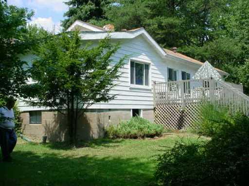 456 Aten Road Coraopolis, PA 15108 - Photo 2 of 8 Gallery Image 2