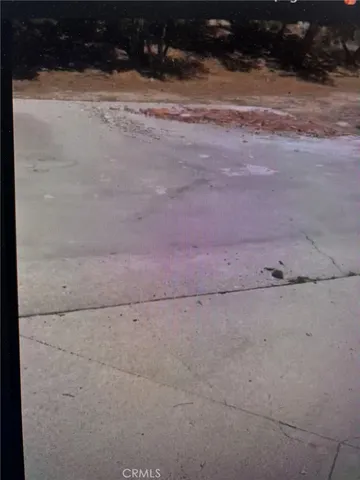 a view of a dry yard