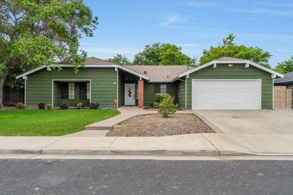 $425,000 | 1718 Ash Avenue, Clovis, CA 93611