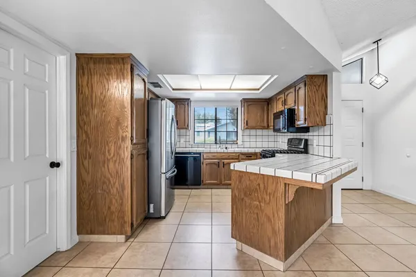 $425,000 | 1718 Ash Avenue, Clovis, CA 93611