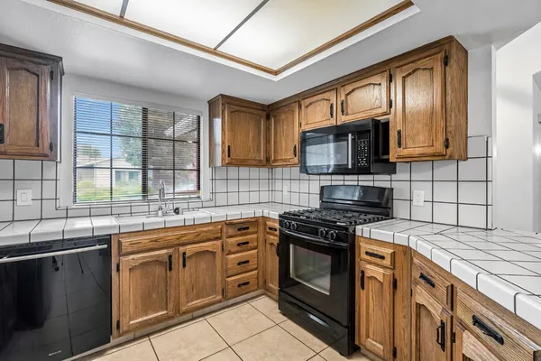 $425,000 | 1718 Ash Avenue, Clovis, CA 93611