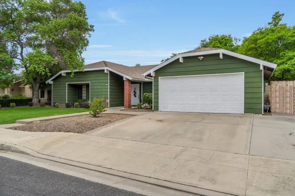 $425,000 | 1718 Ash Avenue, Clovis, CA 93611