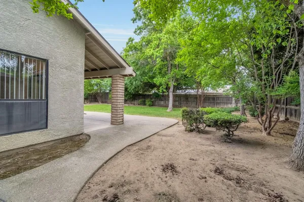 $425,000 | 1718 Ash Avenue, Clovis, CA 93611